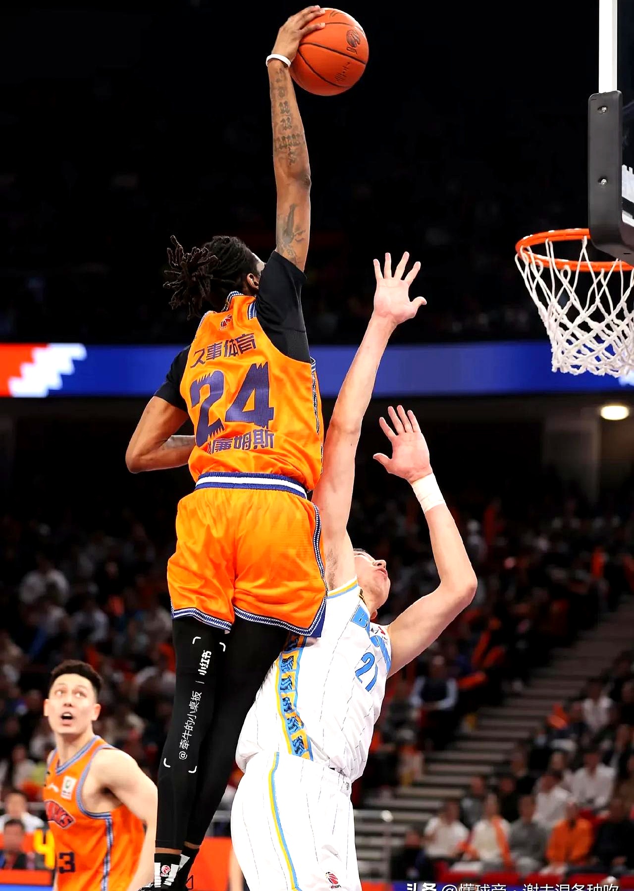 打破常规：热门球队遭遇意外挑战的简单介绍